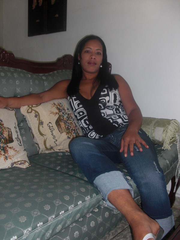 Date this nice looking Dominican Republic girl Luz maria from Bonao DO4344