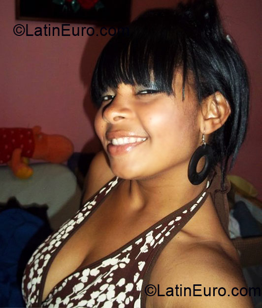 Date this nice looking Dominican Republic girl Gisele from san fracisco de macoris DO4374