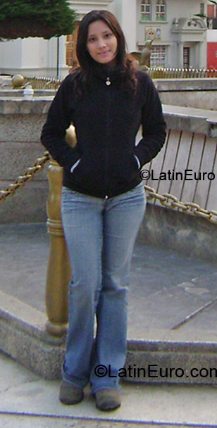 Date this hot Peru girl Erika from Lima PE283
