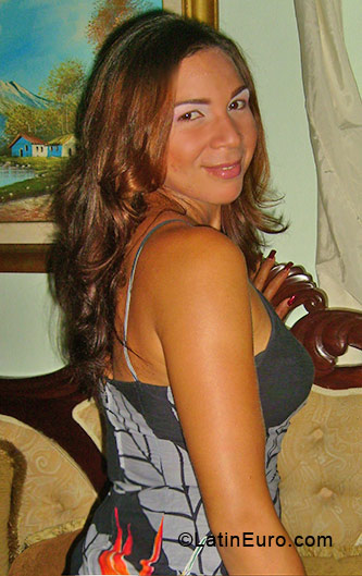 Date this voluptuous Dominican Republic girl Isaura from Maria Trinidad Sanchez DO4524