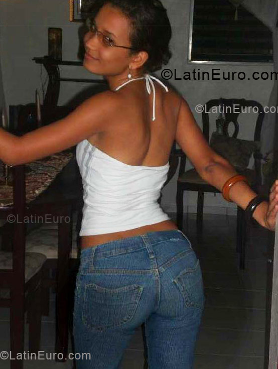 Date this sultry Dominican Republic girl Maria from Santo Domingo DO4535