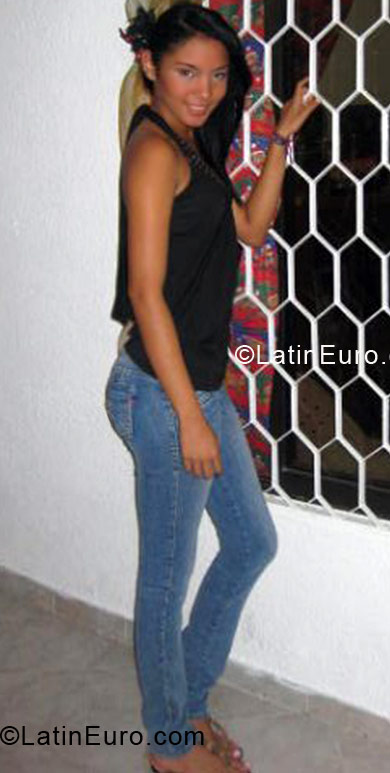 Date this cute Colombia girl Maria Carolina from Santa Marta CO8432
