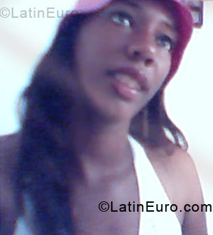 Date this pretty Brazil girl Regiane from Davila BR3240