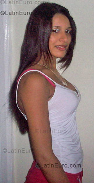 Date this lovely Dominican Republic girl Lency Maria from Santo Domingo DO4604