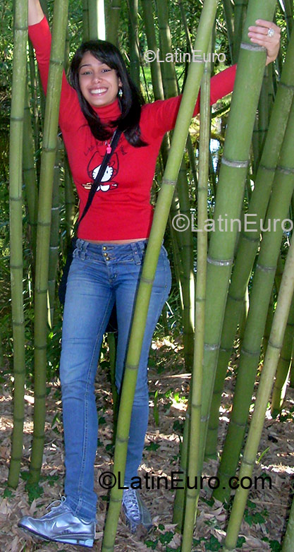 Date this happy Brazil girl Mariana from Recife BR3286