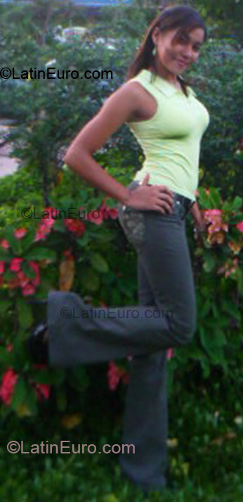 Date this foxy Dominican Republic girl Rosa Iris from Santo Domingo DO4701