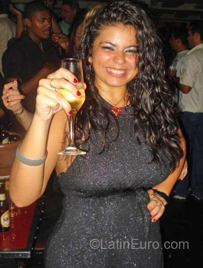 Date this good-looking Brazil girl Tainaalinne from Rio De Janeiro BR3309