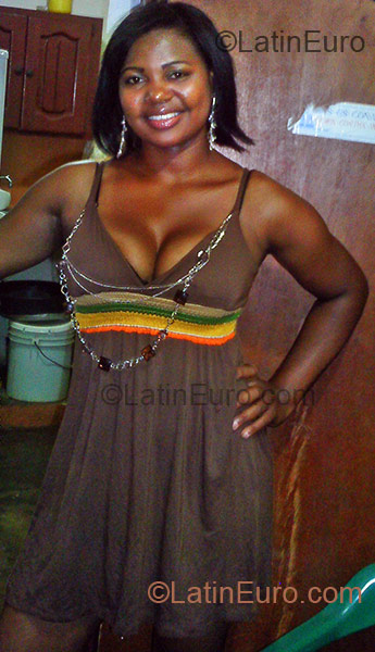 Date this sensual Dominican Republic girl Wendi from Santo Domingo DO4716