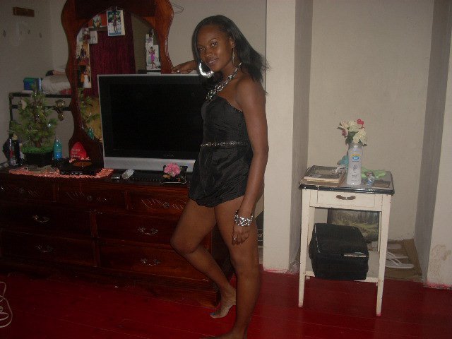 Date this nice looking Jamaica girl Desmarie from Kingston JM101