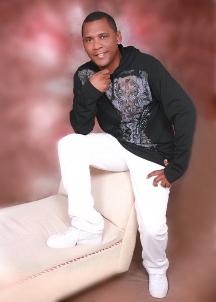 Date this happy Dominican Republic man Antonio from Santo Domingo DO4839