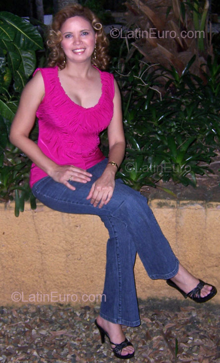 Date this funny Dominican Republic girl Martha Luz from Santiago DO4913