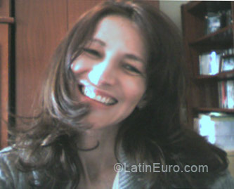 Date this nice looking Brazil girl Ana from Curitiba BR3433