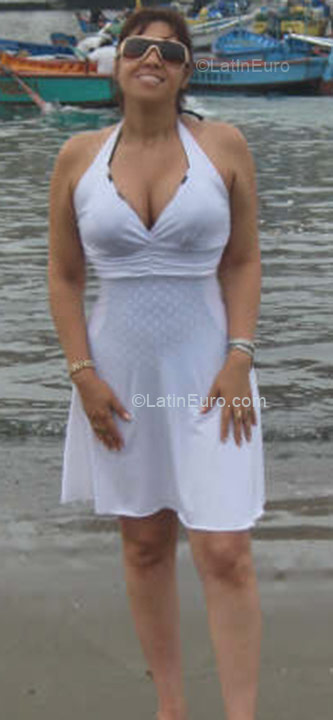 Date this good-looking Peru girl Roxana from Lima PE310