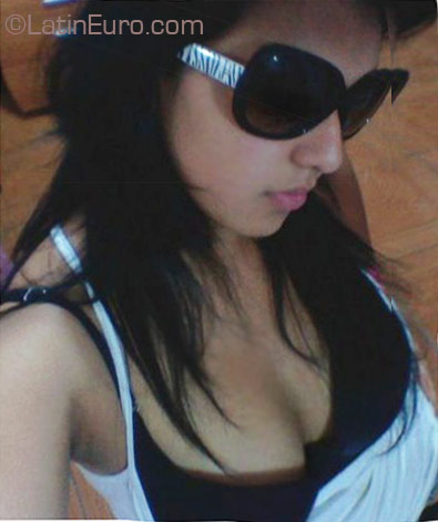 Date this lovely Ecuador girl Angela Daniela from Quito EC24