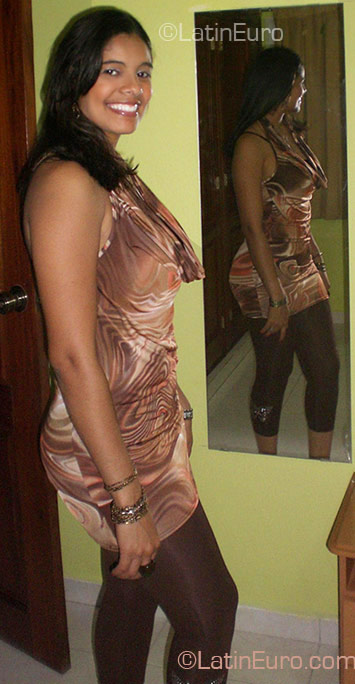 Date this happy Dominican Republic girl Ana from Santo Domingo DO5026