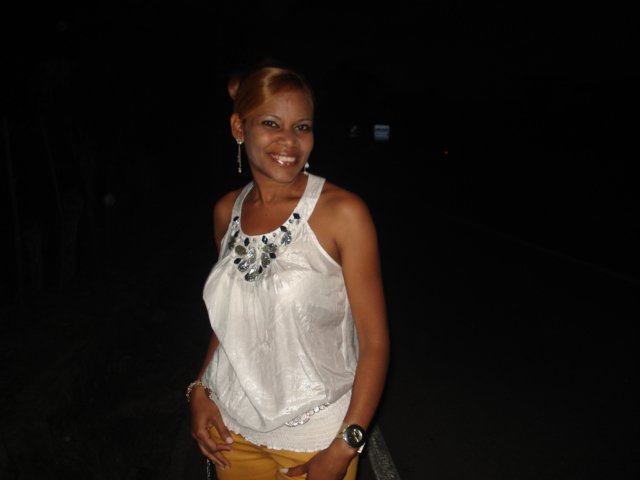 Date this nice looking Dominican Republic girl Lucenia from La Vega DO5076