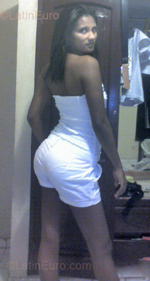 Date this happy Dominican Republic girl Claribel from Santo Domingo DO5089