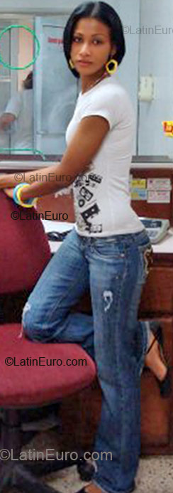 Date this passionate Dominican Republic girl Luz from Santo Domingo DO5122