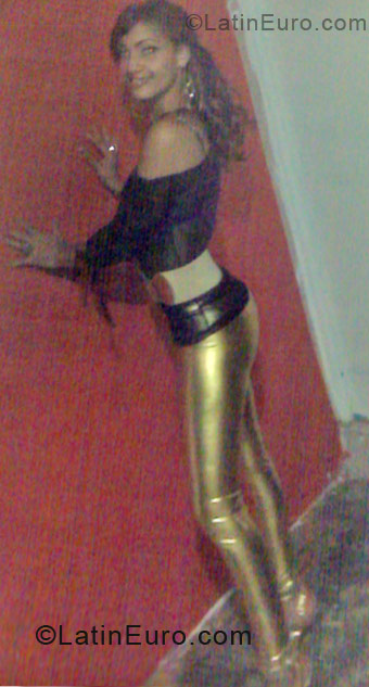 Date this nice looking Dominican Republic girl Gaby from Santo Domingo DO5170