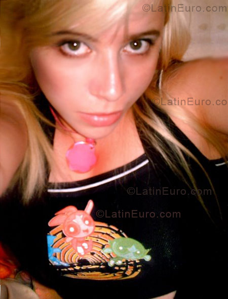 Date this nice looking Brazil girl Emmanuelle from Juiz De Fora BR4476