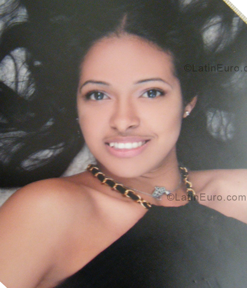 Date this sultry Dominican Republic girl Stephanie from Santo Domingo DO5185