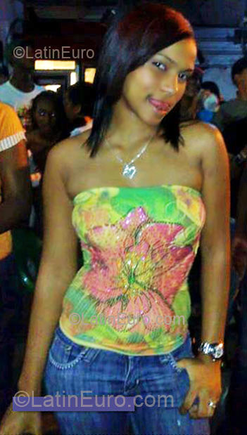 Date this foxy Dominican Republic girl Andreina from Villa Juana DO5213