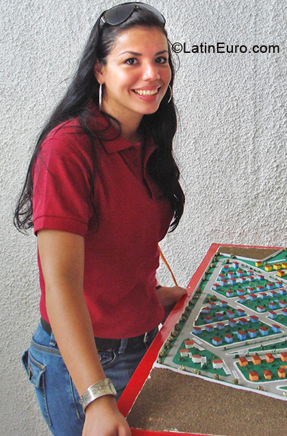 Date this pretty Nicaragua girl Maria Esperanza from Leon NI10