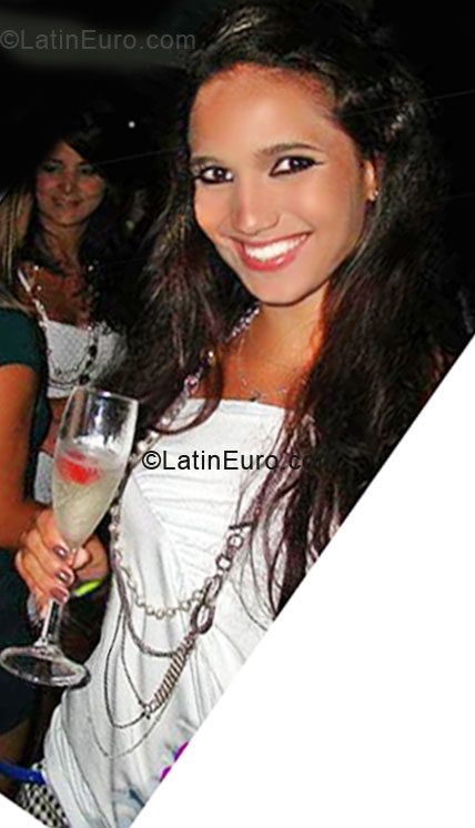 Date this happy Brazil girl DyWest from Vitoria BR3748