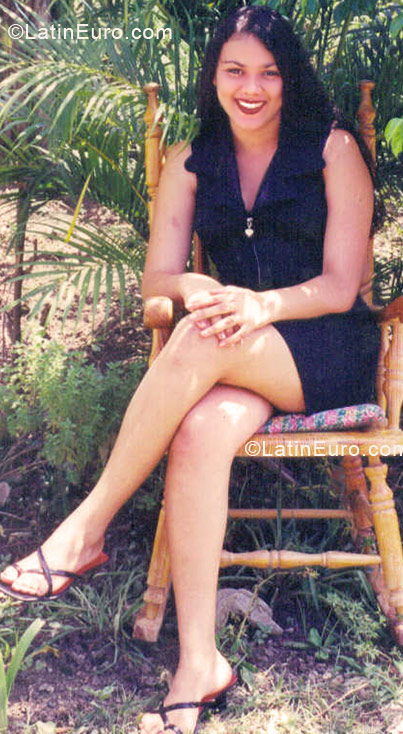 Date this foxy Dominican Republic girl Lidia from Santiago DO5429