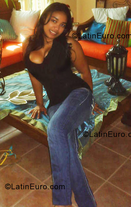 Date this sultry Dominican Republic girl Erika from Jarabacoa DO5513