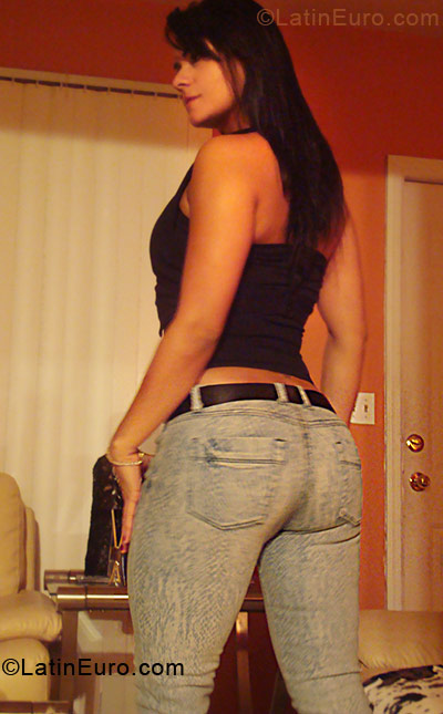 Date this georgeous Brazil girl Mel from Goval BR3982