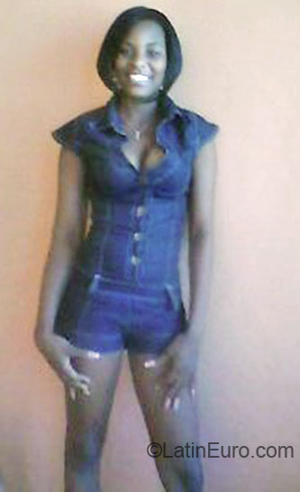 Date this nice looking Dominican Republic girl Patricia batist from Santo Domingo DO5575