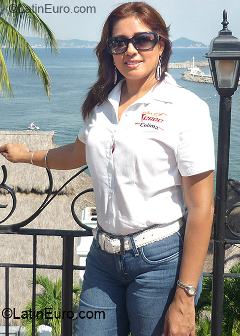 Date this happy Mexico girl Bertha from Manzanillo MX256