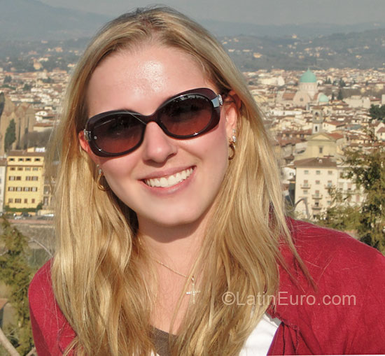 Date this stunning Brazil girl Larissa from Curitiba BR4109