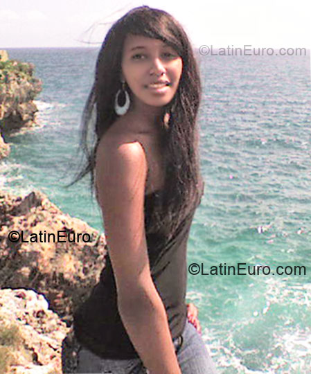 Date this hard body Dominican Republic girl Waika from Santo Domingo DO5848