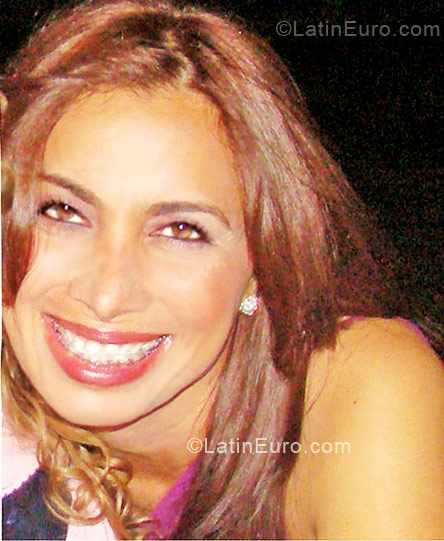 Date this sensual Venezuela girl Denise from Maracaibo VE59