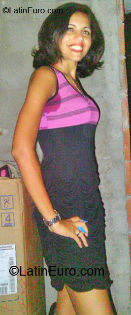 Date this nice looking Brazil girl Fabiola from Recife BR7489