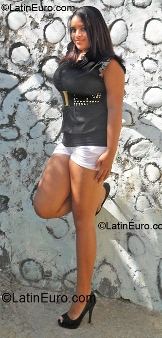 Date this hard body Dominican Republic girl Stephany from Santiago DO5982