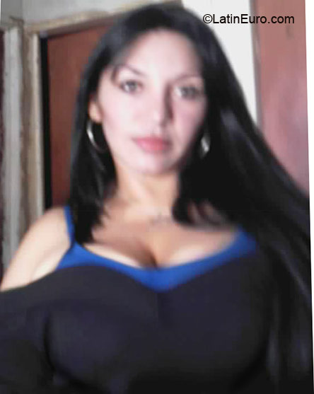 Date this voluptuous Venezuela girl Rolania from Maracaibo VE50