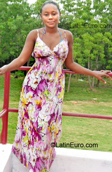 Date this hot Dominican Republic girl Maria Luisa from La Romana DO6028