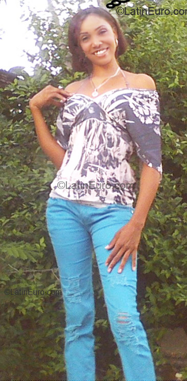 Date this attractive Dominican Republic girl Brenda from La Romana DO6042
