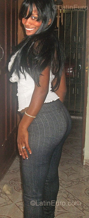 Date this foxy Dominican Republic girl Sorandy from Santo Domingo DO6253