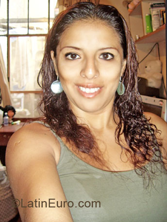 Date this voluptuous Peru girl Patricia from Lima PE421
