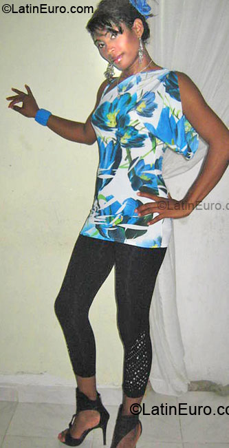 Date this cute Dominican Republic girl Veroni from Santo Domingo DO6299