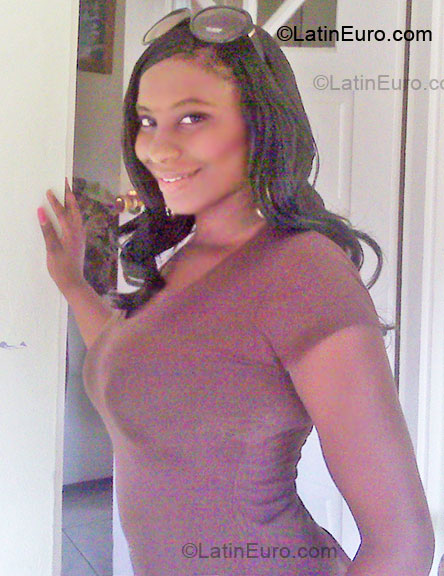 Date this sultry Jamaica girl Nasancia from St. Elizabeth JM249