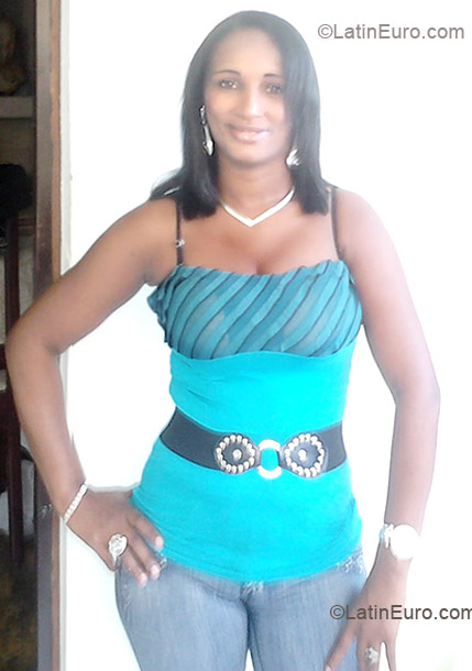 Date this charming Dominican Republic girl Rosa from Santo domingo DO6361