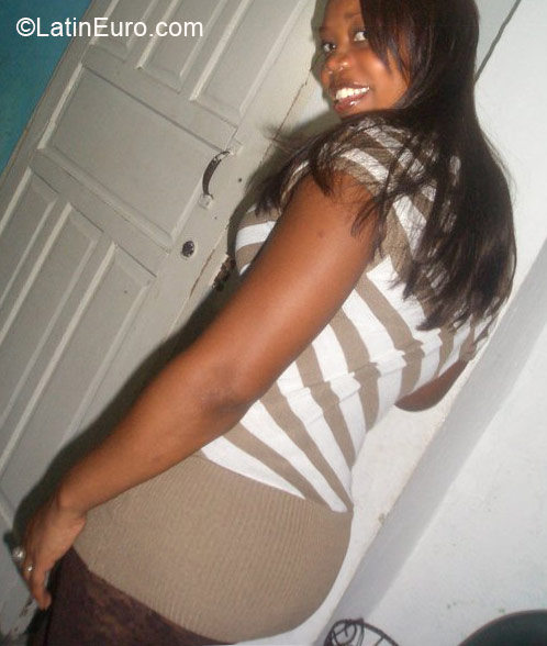 Date this nice looking Dominican Republic girl Ana joselin from Distrito Nacional DO6394