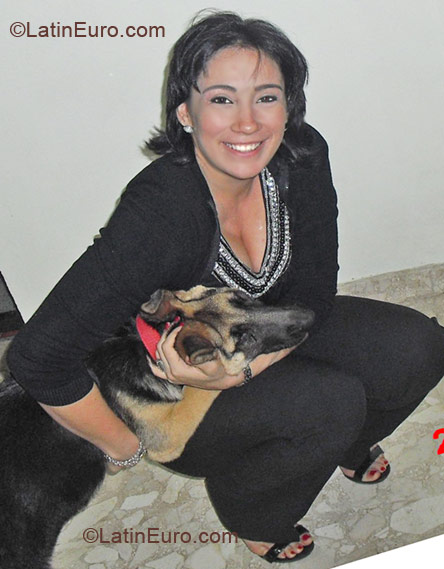 Date this charming Dominican Republic girl Sharlyn from Santo Domingo DO6404