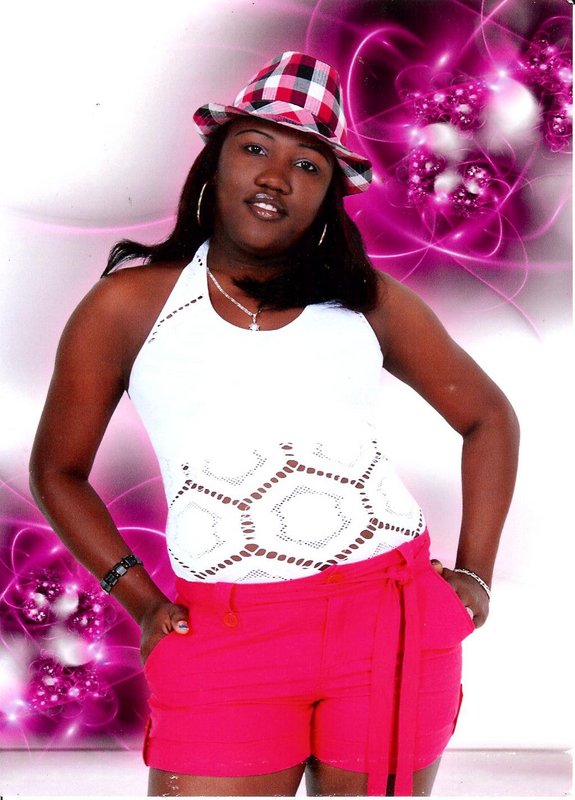 Date this hard body Dominican Republic girl Yenesy from Santiago DO6423