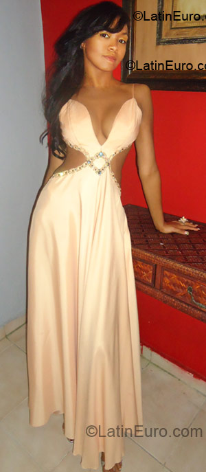 Date this cute Dominican Republic girl Veronica from Santo Domingo DO6439